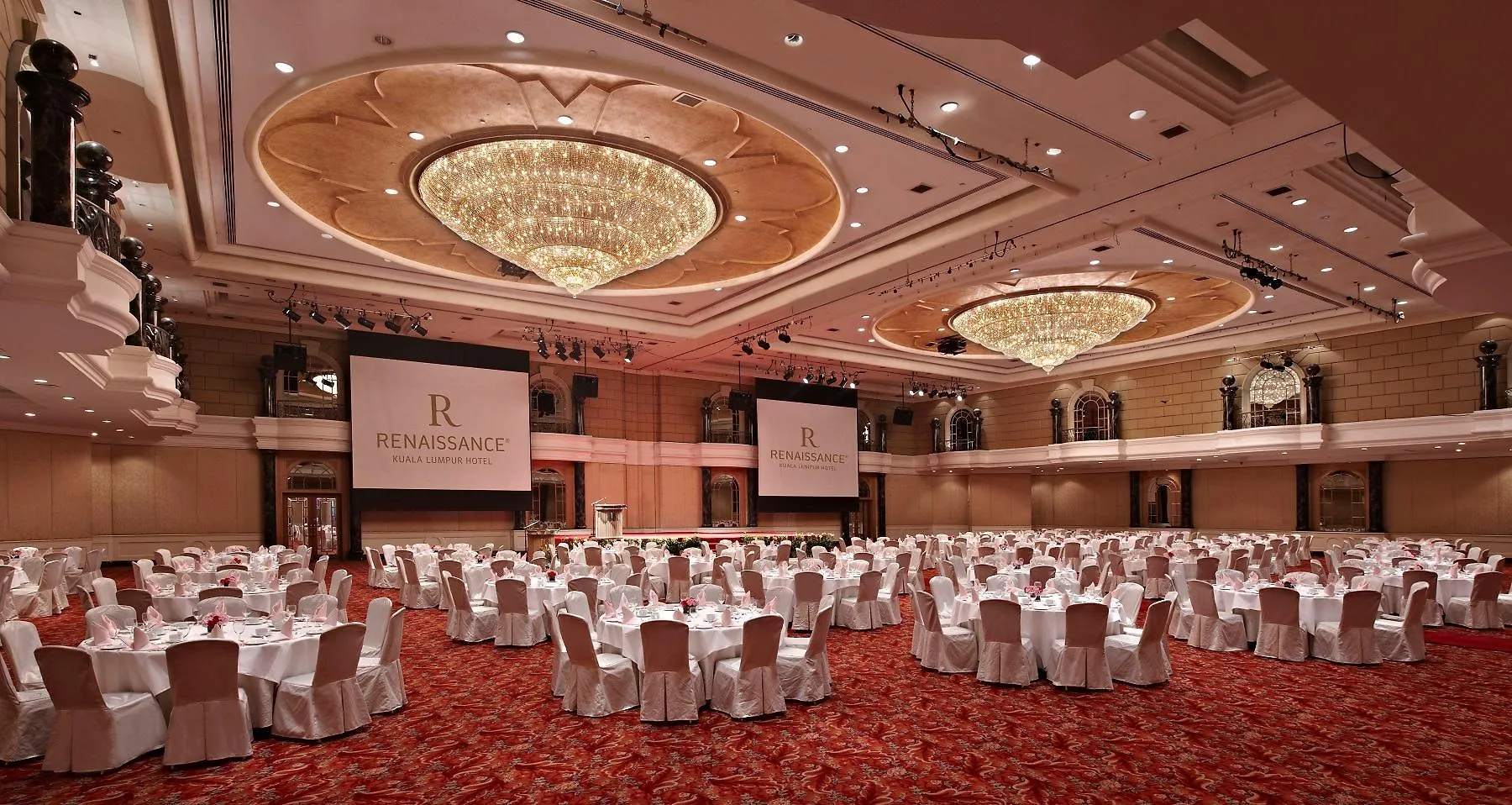 Renaissance Kuala Lumpur Hotel & Convention Centre 5*,