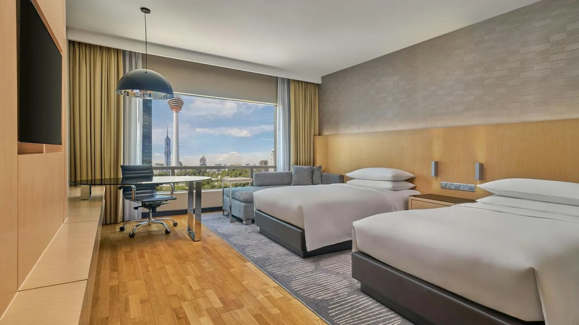 Renaissance Kuala Lumpur Hotel & Convention Centre 5*,  Malaysia