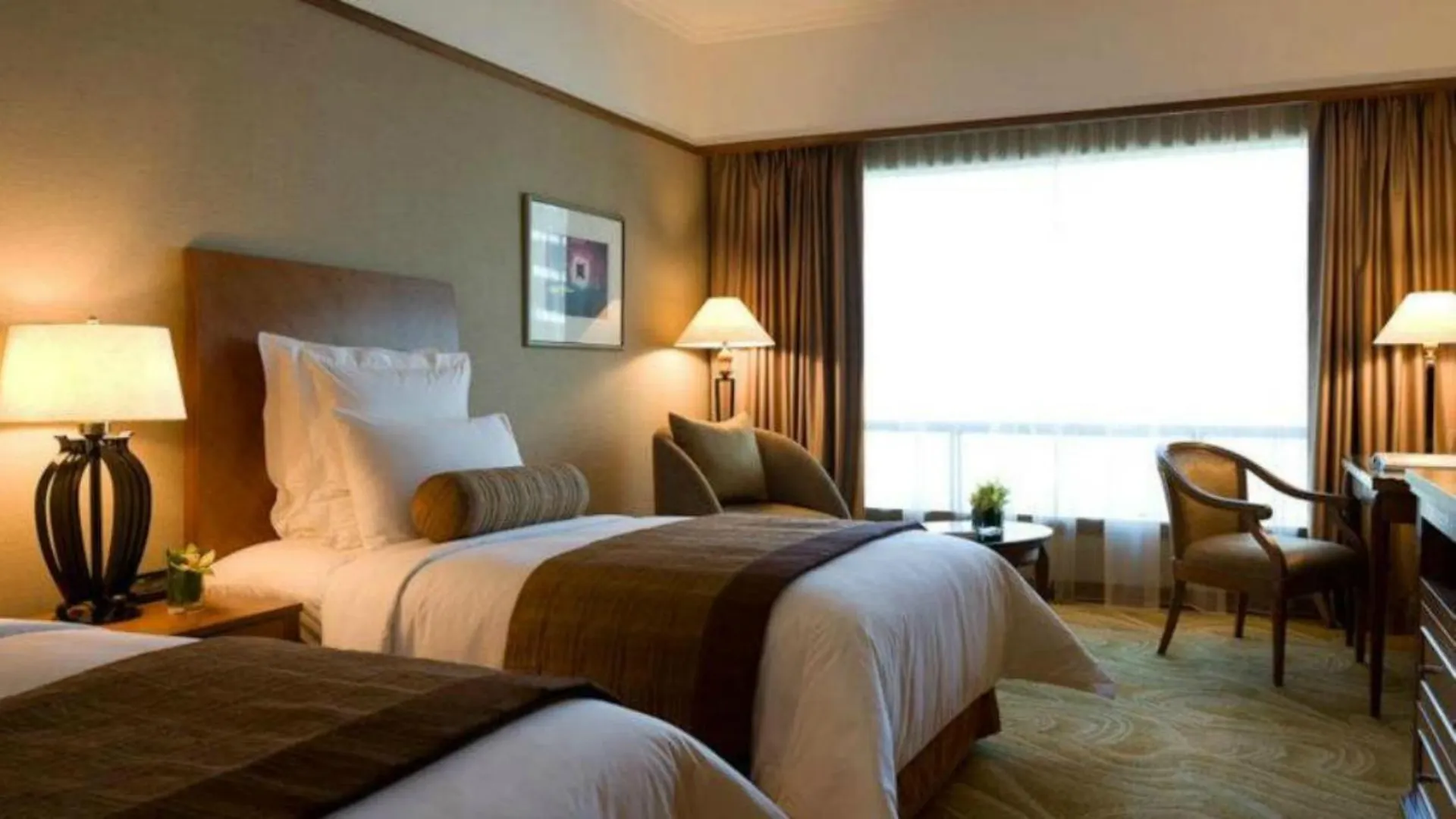 Renaissance Kuala Lumpur Hotel & Convention Centre 5*,