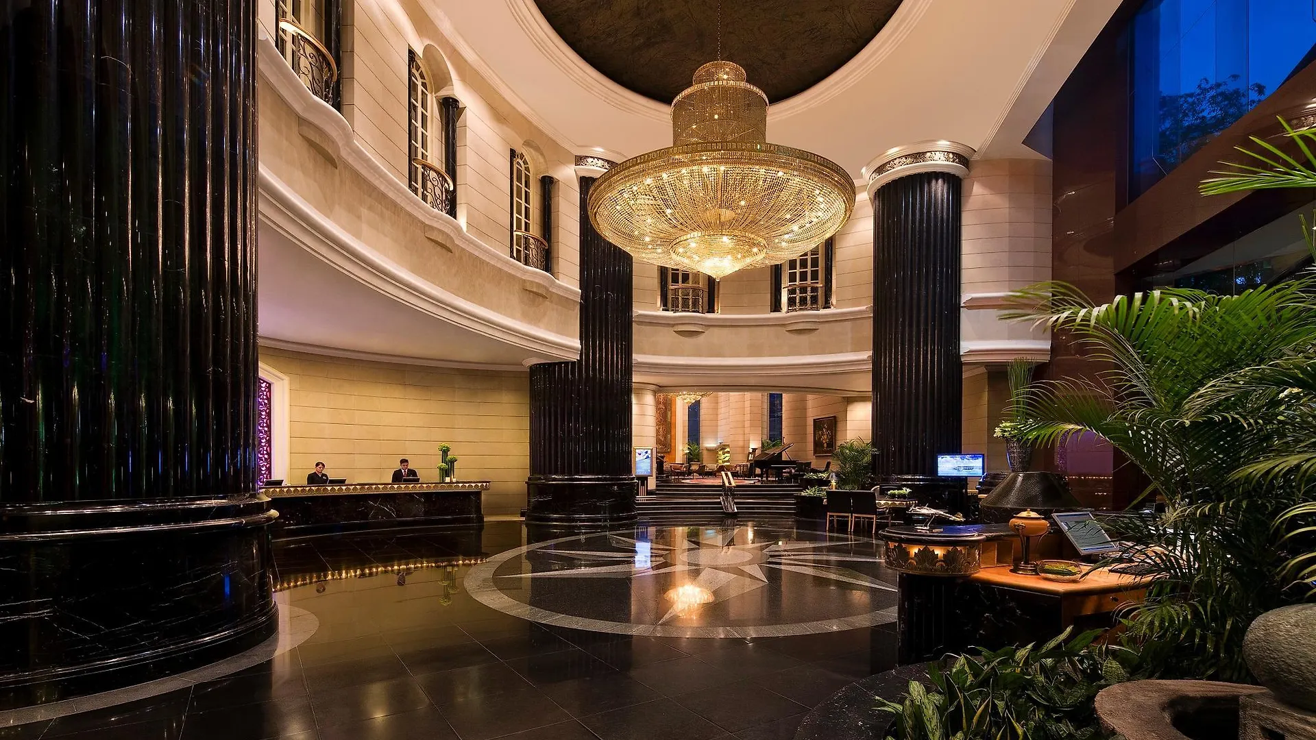 Renaissance Kuala Lumpur Hotel & Convention Centre