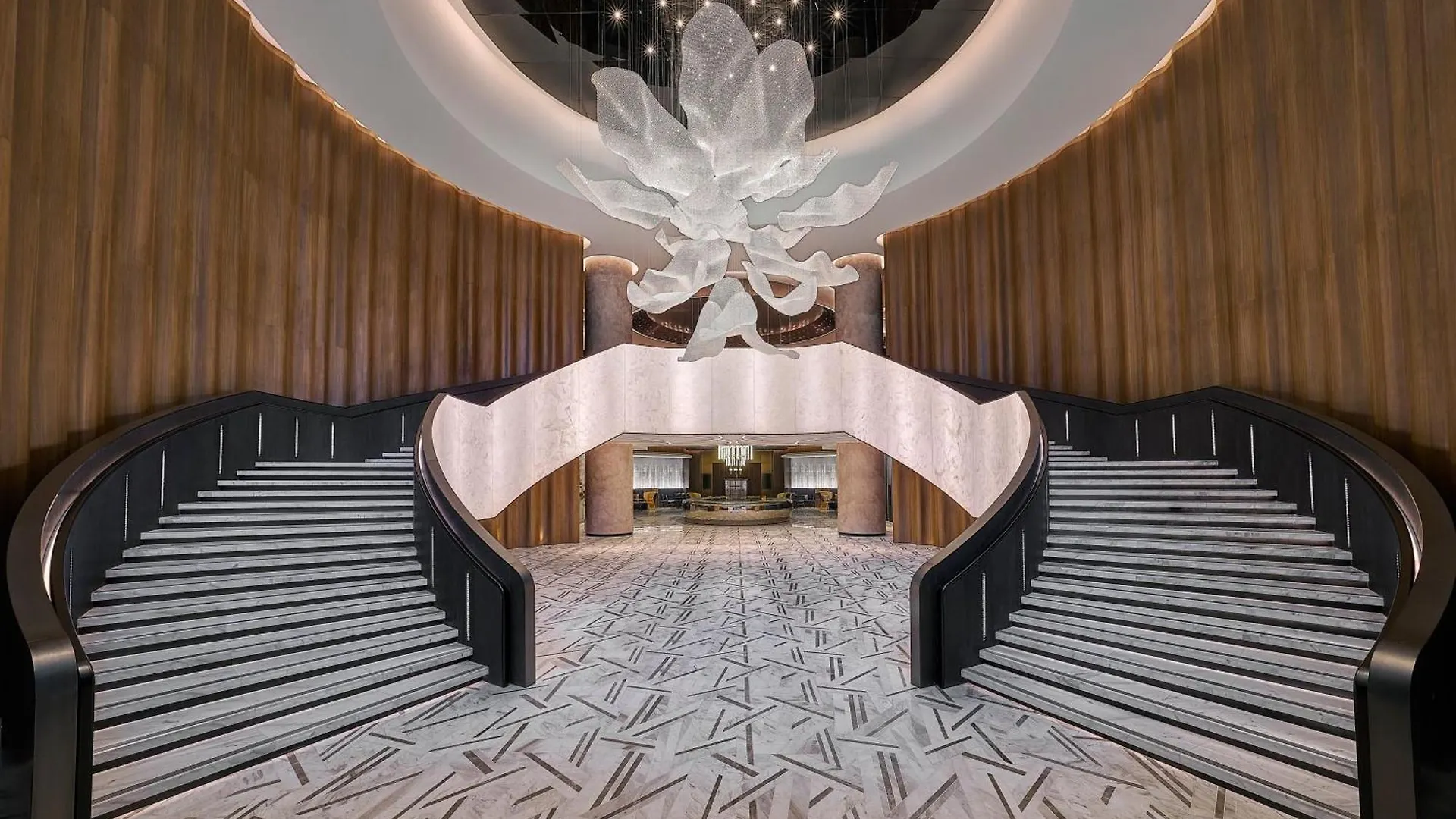 Renaissance Kuala Lumpur Hotel & Convention Centre 5*,