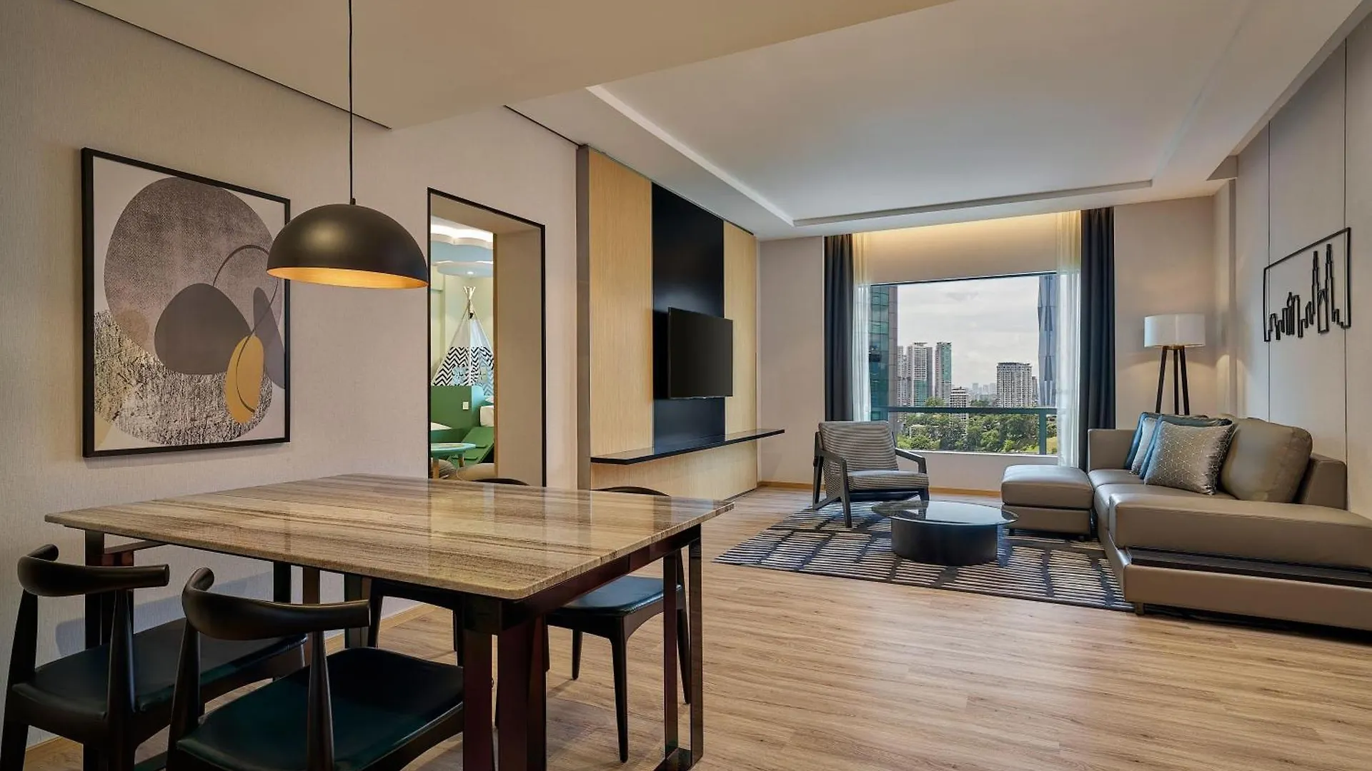 Renaissance Kuala Lumpur Hotel & Convention Centre 5*,
